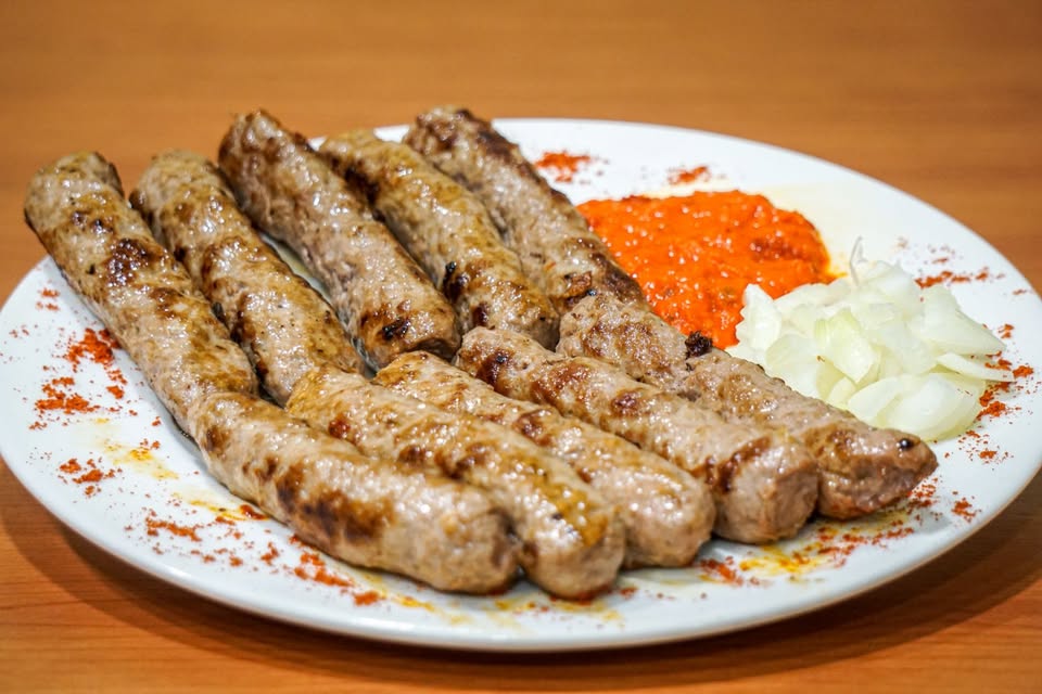 Ćevapi z žara - Okrepčevalnica Zoki v Ljubljani